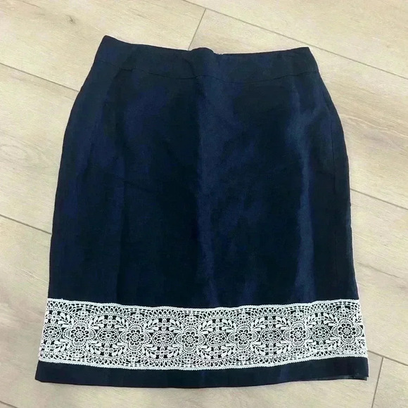 Ann Taylor Dresses & Skirts - Ann Taylor a line skirt linen blend navy blue with intricate lace border size 4